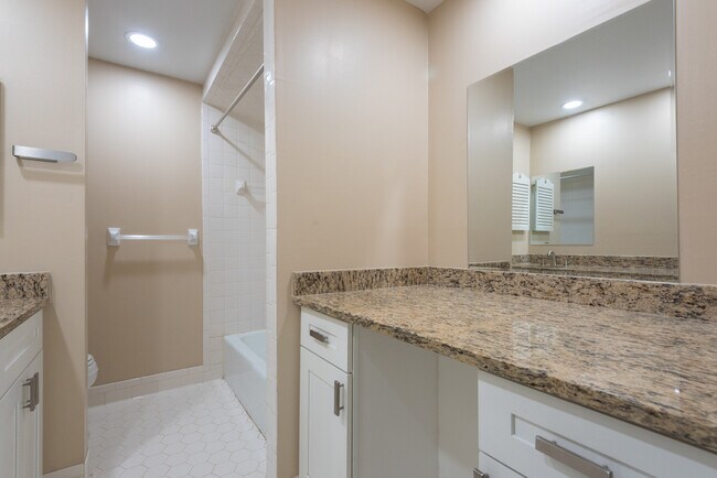 Building Photo - 119 Rio Pinar Dr