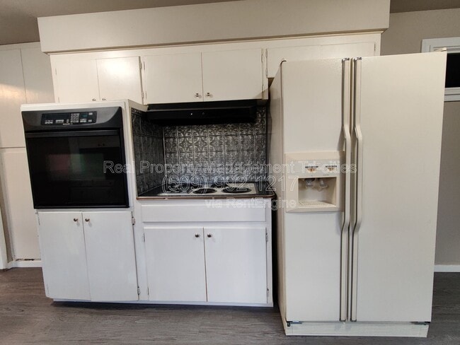 Building Photo - 7528 W Umatilla Ave