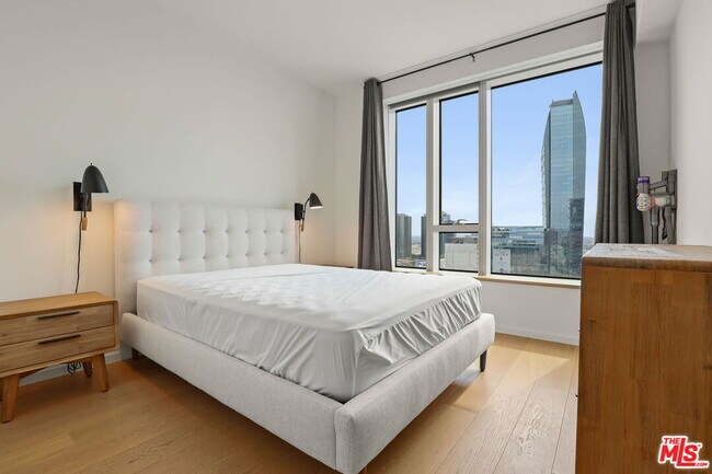 Building Photo - 889 Francisco St