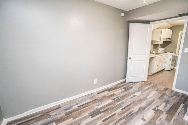 Building Photo - 2315 W Rio Vista Ave