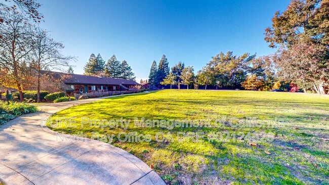 Building Photo - 34 Pine Tree Cir