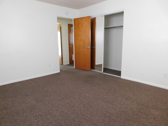 Building Photo - Redlands Home with Great Views