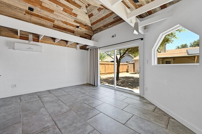 Building Photo - 7310 Saffron St