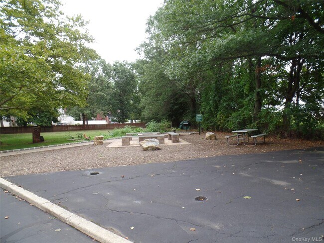 Building Photo - 178 Jervis Ave