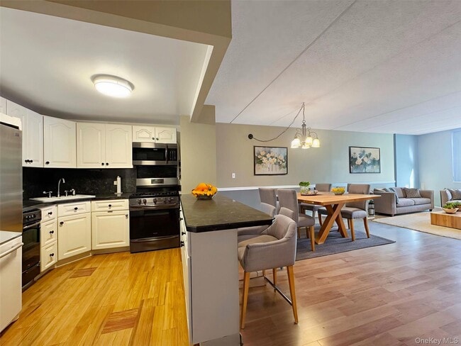 Building Photo - 777 N MacQuesten Pkwy