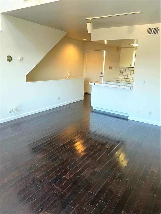 Building Photo - 209 N Venice Blvd