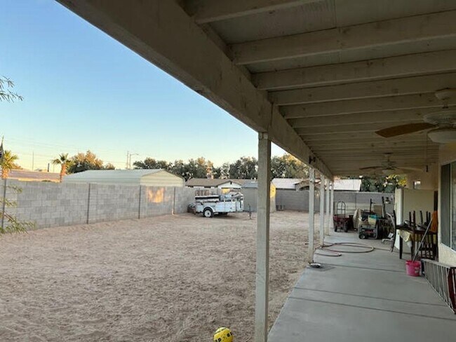 Building Photo - CASTLE VIEW