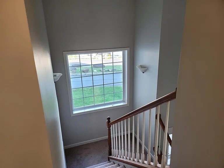 Building Photo - 658 S Keyser Ave