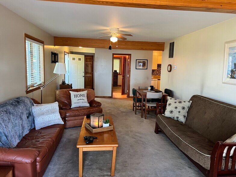 Living room - 13113 River Ter