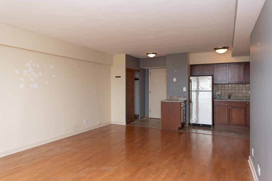 Building Photo - 4180 N Marine Dr