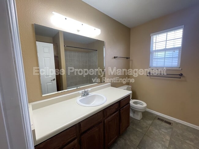 Building Photo - 626 Meadowood St