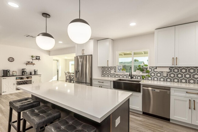 Building Photo - 6701 E Culver St