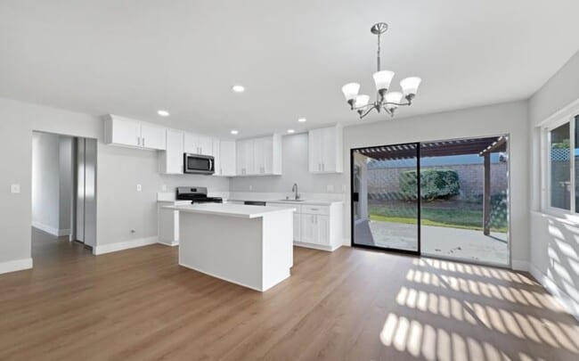 Building Photo - 25443 Vía Labrada