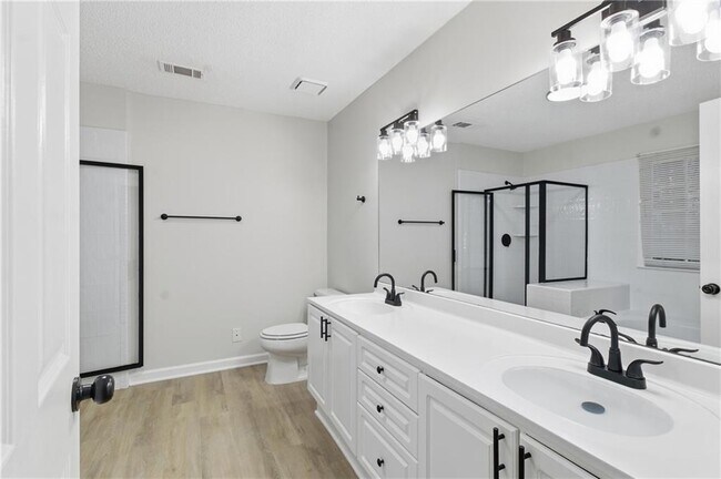 Building Photo - 2110 Meadow View Ct