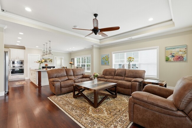 Building Photo - Prime Coastal Location!