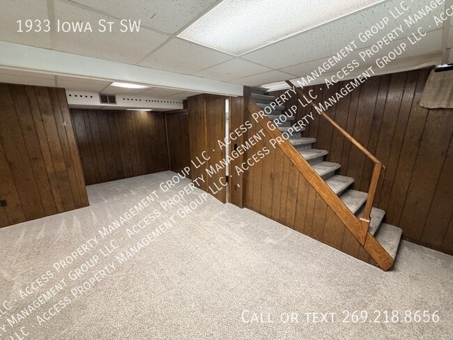 Building Photo - 1933 Iowa St SW