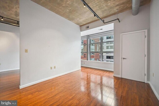 Building Photo - 1300 N St NW