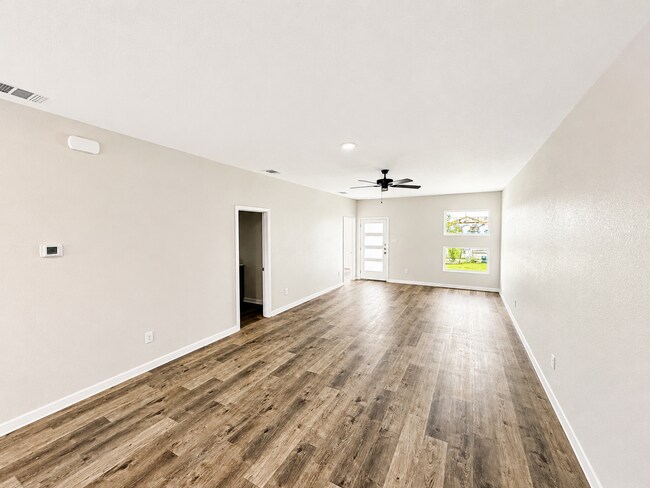 Building Photo - 1615 Crooked River