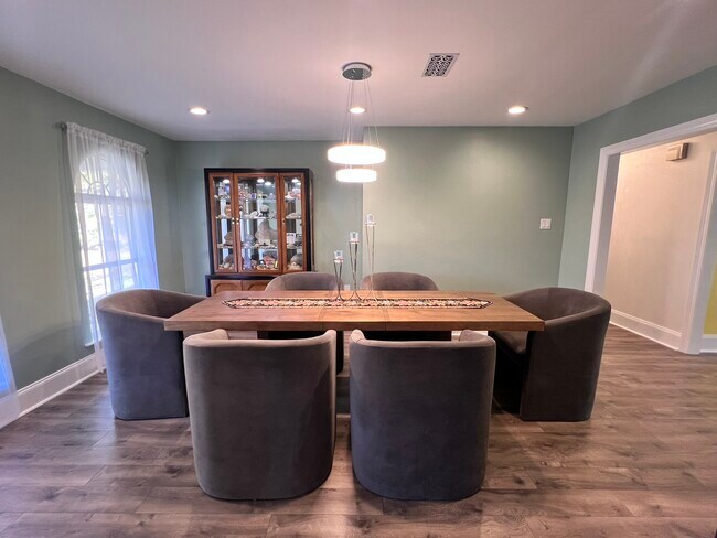 Building Photo - 25868 Walker South Rd