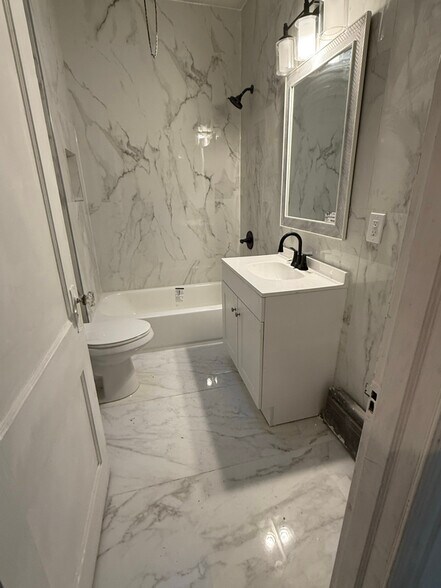 Building Photo - 17 Farragut St