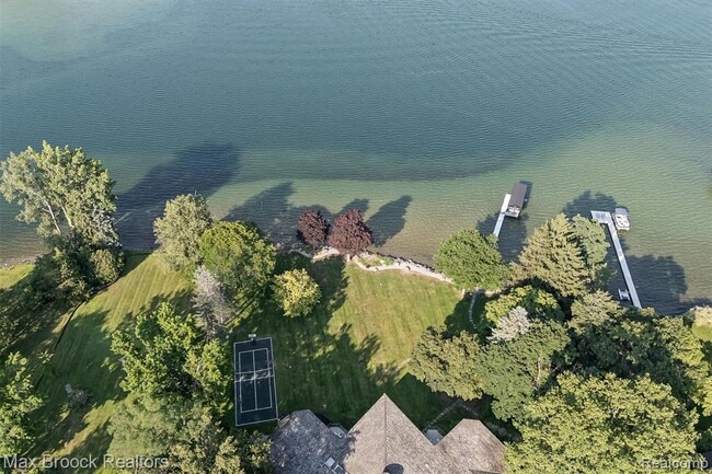 Building Photo - 3333 W Shore Dr