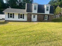 Building Photo - Amazing 4 bedroom 3 bath large lot