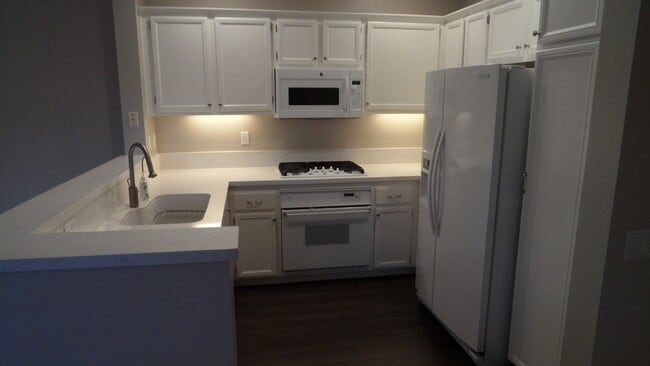 Building Photo - Clean & Spacious 2BR 2BA Two-Story, All Up...