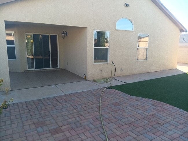 Building Photo - 3 Bedroom, 2 Bathroom Home! Schedule a Showing!