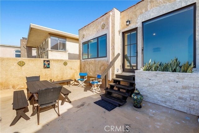 Building Photo - 2405 Crest Dr