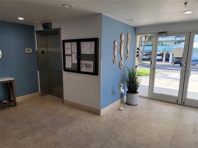 Building Photo - 7912 Sailboat Key Blvd S