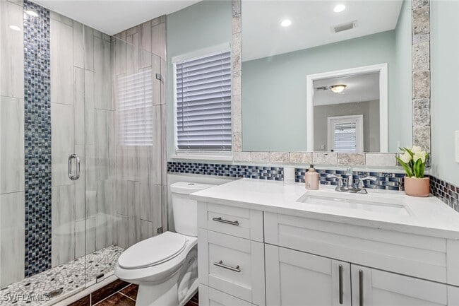 Building Photo - 851 102nd Ave N