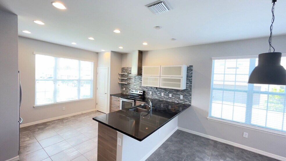 Building Photo - 7255 Shadeview Alley