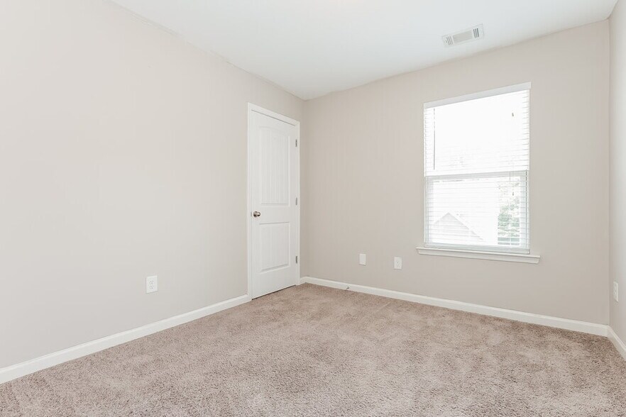 Building Photo - 412 Fieldcrest Dr