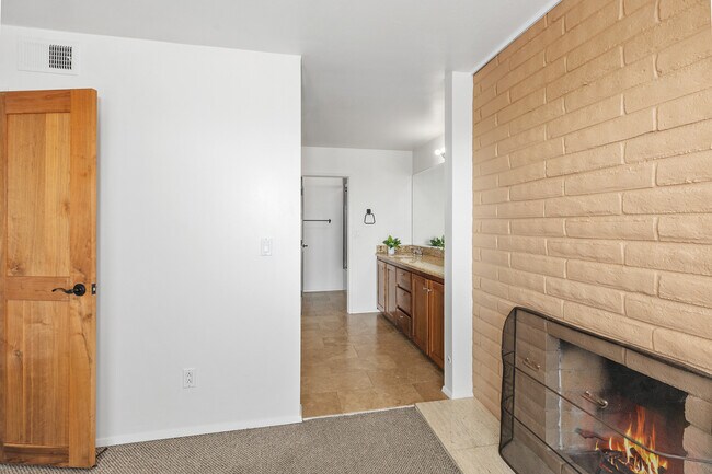 Master bedroom and bathroom - 2461 Geranium St
