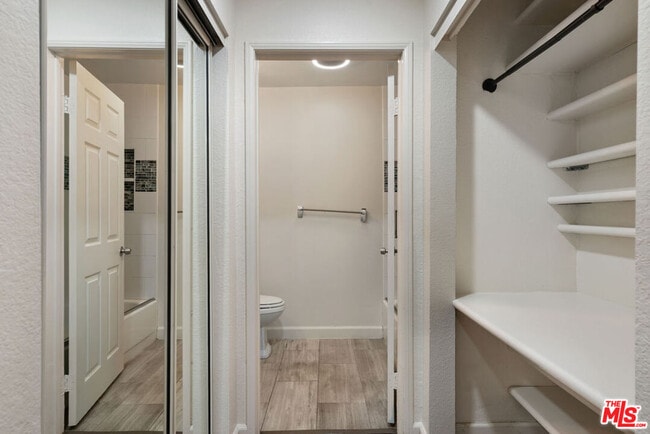 Building Photo - 327 Chestnut Ave