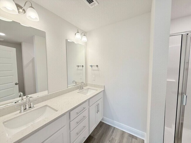 Building Photo - 2479 Cliff Hollow Cir