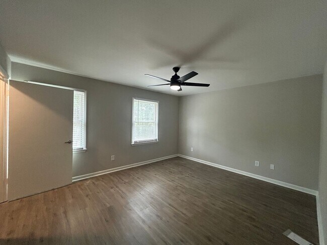 Building Photo - 542 Greentree Terrace