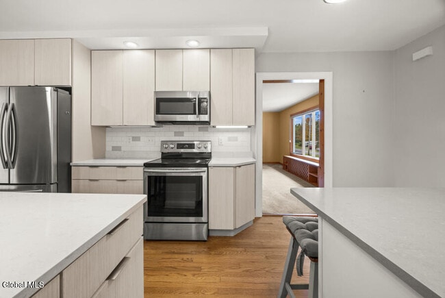 Building Photo - 2415 W Old State Rd