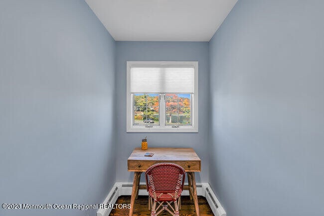 Building Photo - 809 W Lk Dr