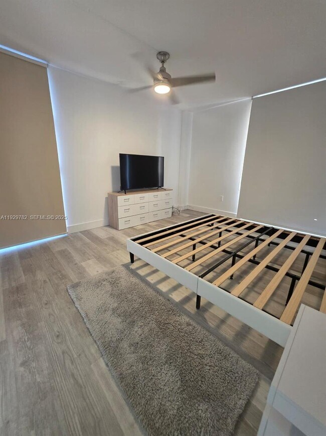 Building Photo - 3701 N Country Club Dr