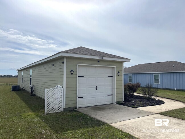 Building Photo - 15142 Marem Dr