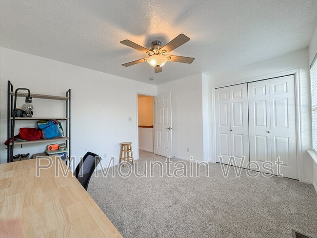 Building Photo - 446 E Parkside Cir