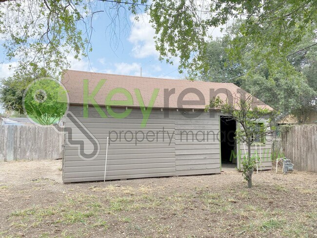 Building Photo - 2Bed/1Bath w/office in Central Mcallen ( Laurel and 10th )