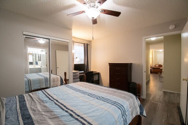 Building Photo - Windsor Park #313