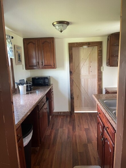 Building Photo - 350 Hilltown Rd