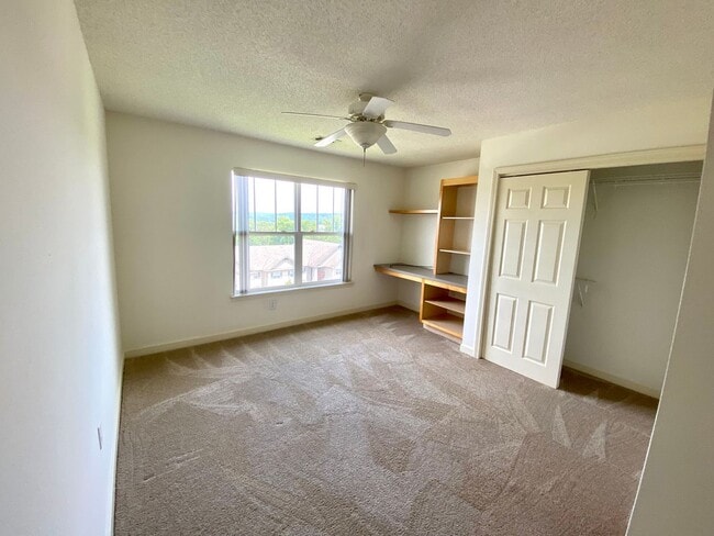 Building Photo - Cute Spacious Condo in Harts Cove!