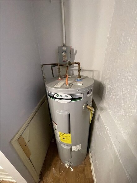 Building Photo - 456 Woodlane Ave