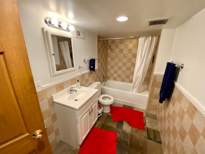 Building Photo - 1214 W Nelson St