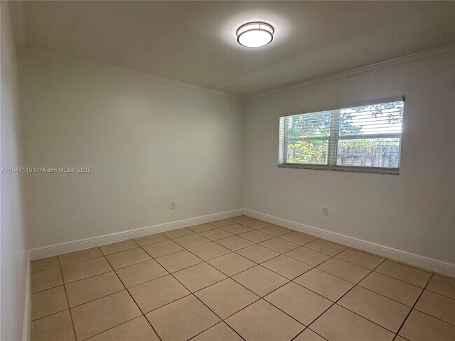 Building Photo - 2536 Van Buren St