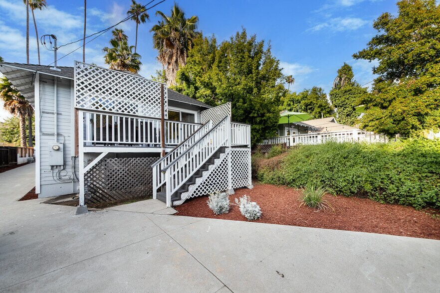 Building Photo - 6008 Carlton Way